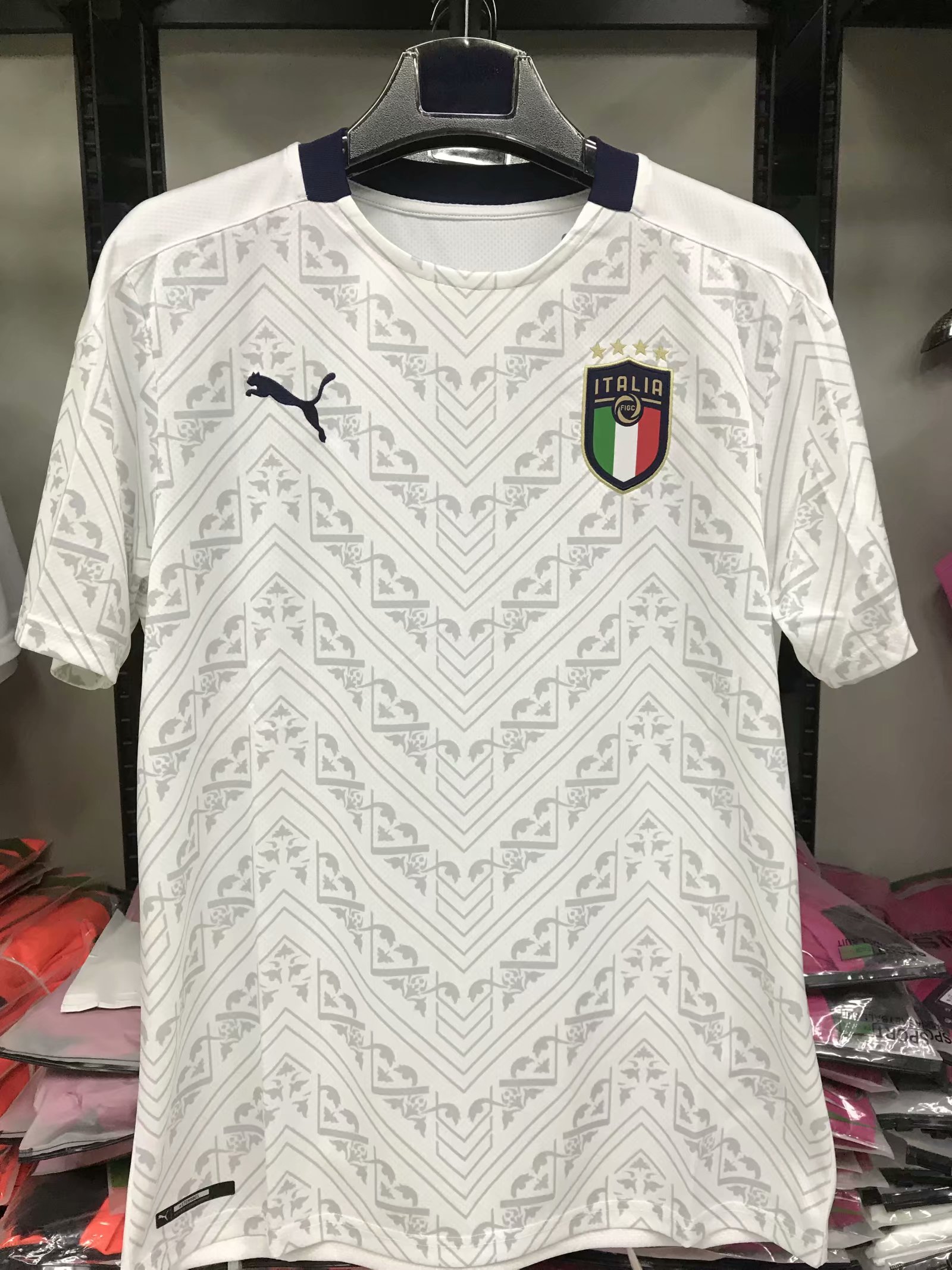 No stock Italy away 2020 