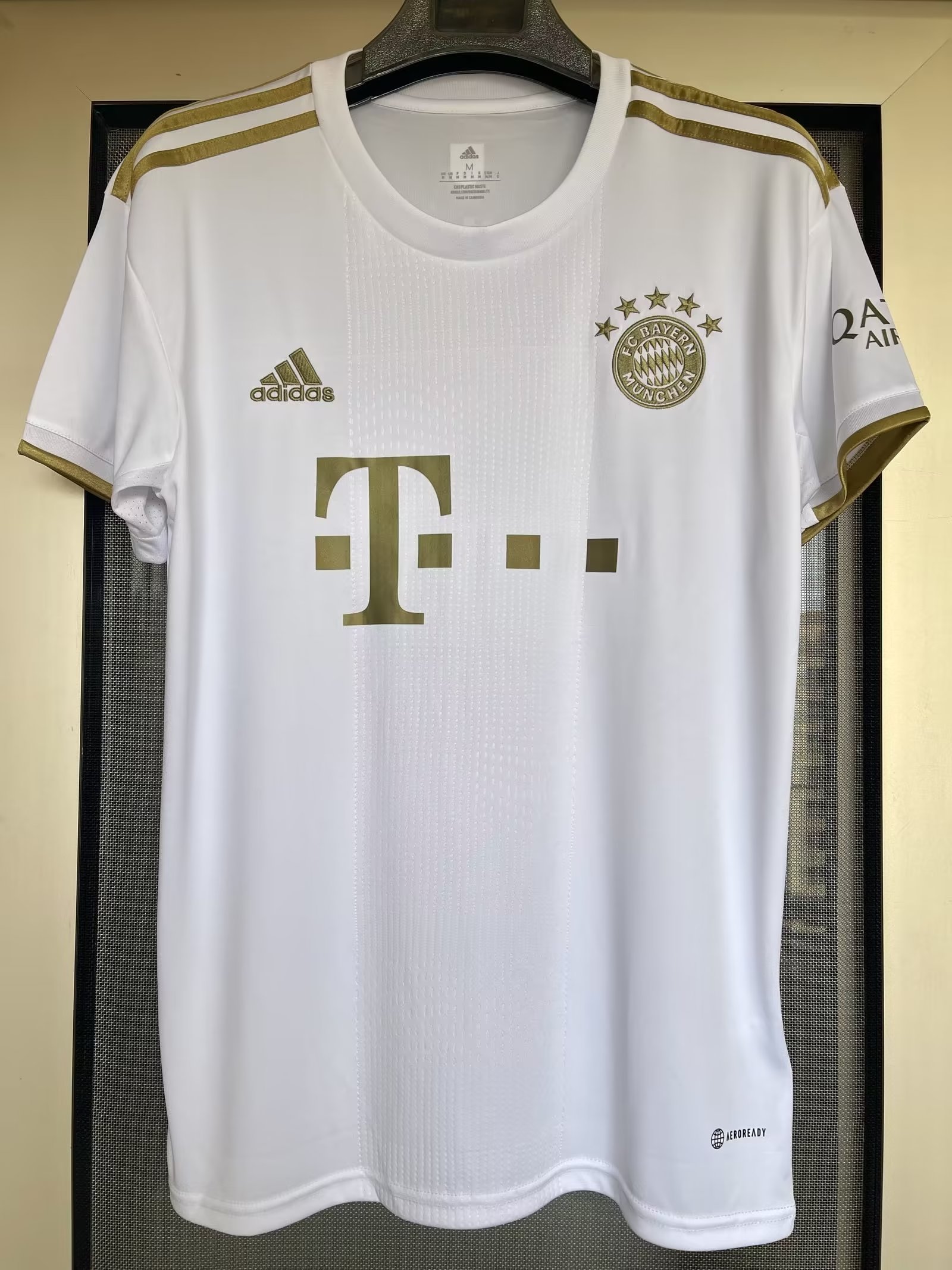 22-23 BAYERN MUNICH AWAY FOOTBALL SHIRT 