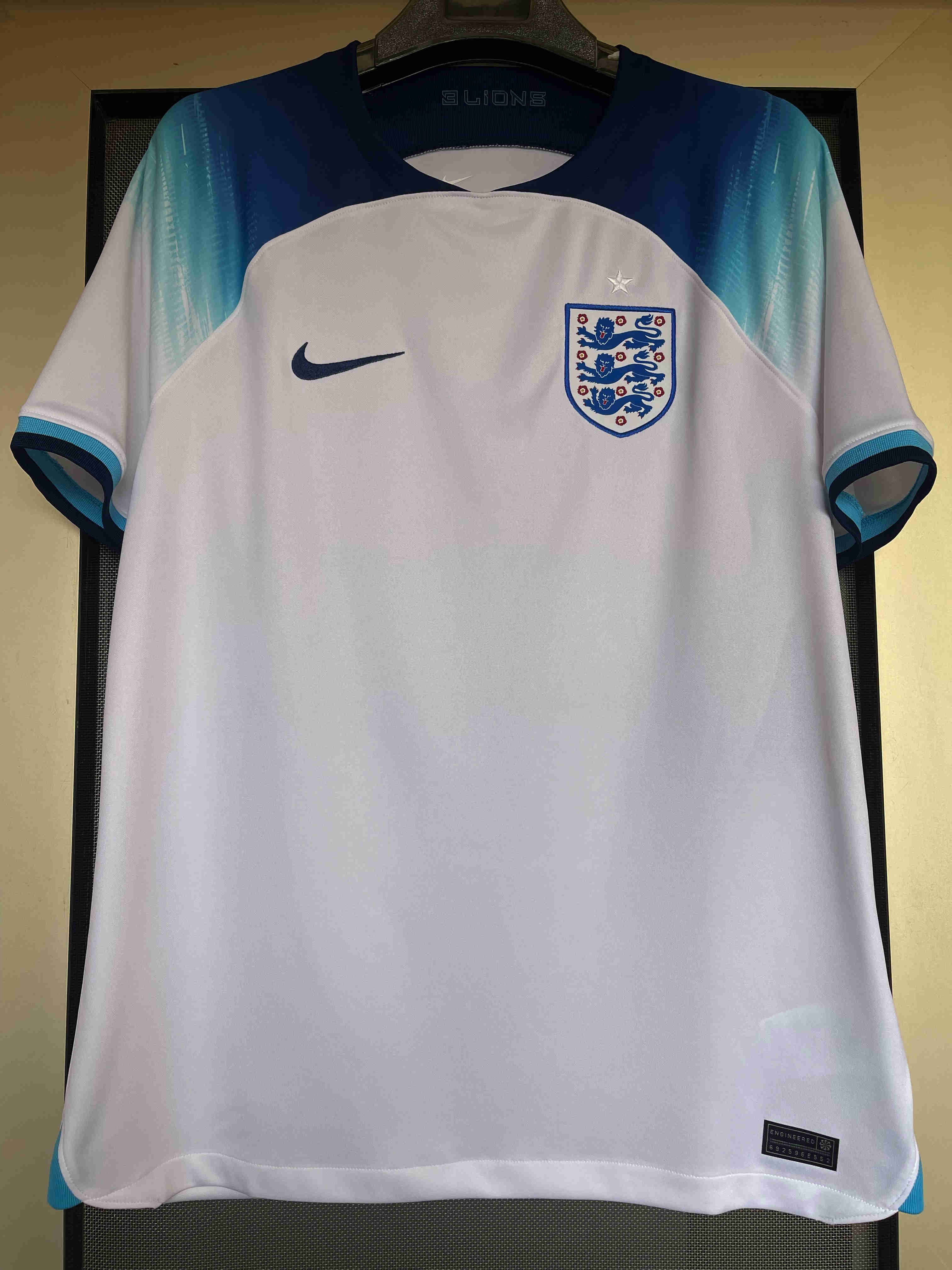 2022-2023 England home  jersey