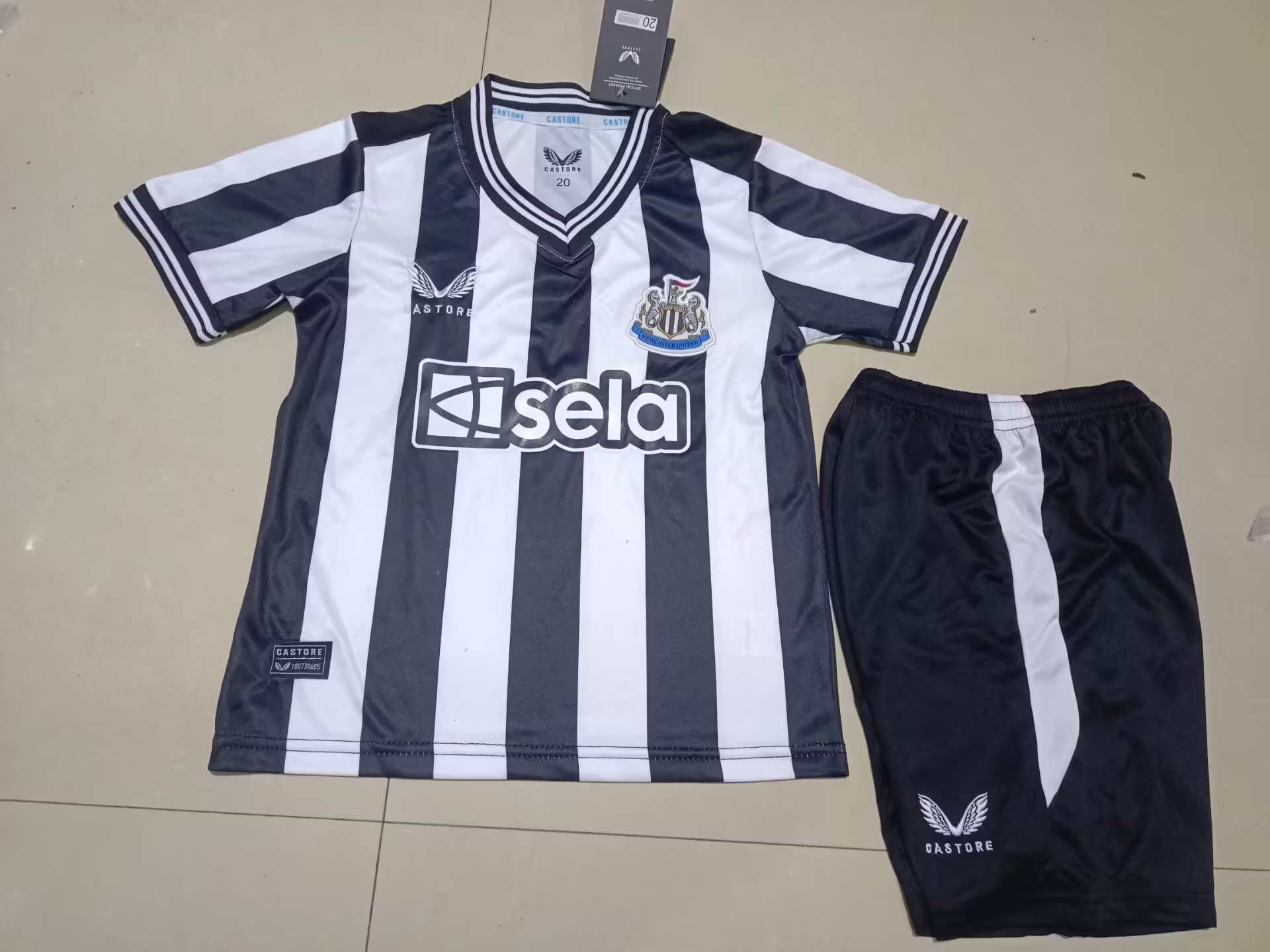 2023/2024 Newcastle United Home kids kit 