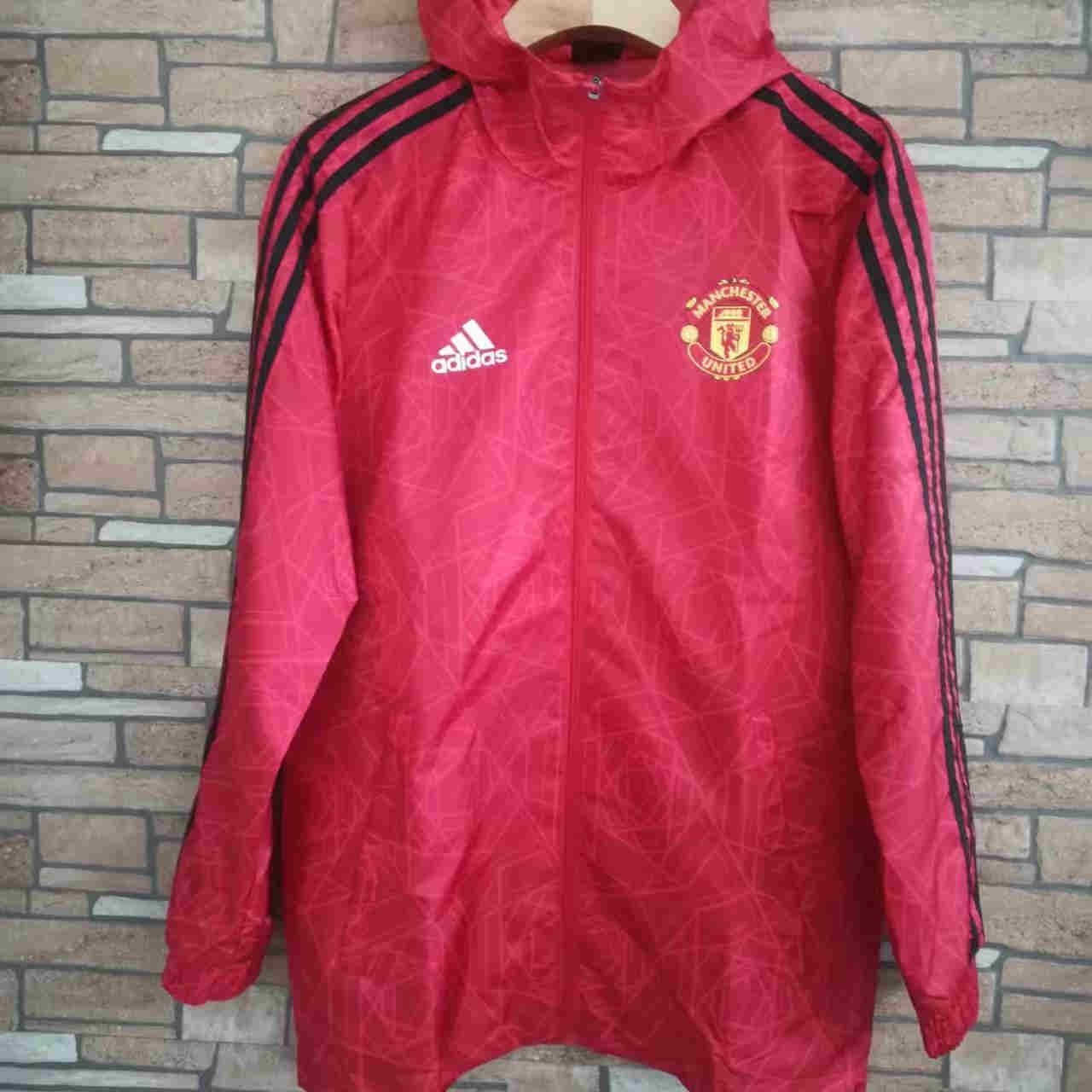   Manchester United   windbreak