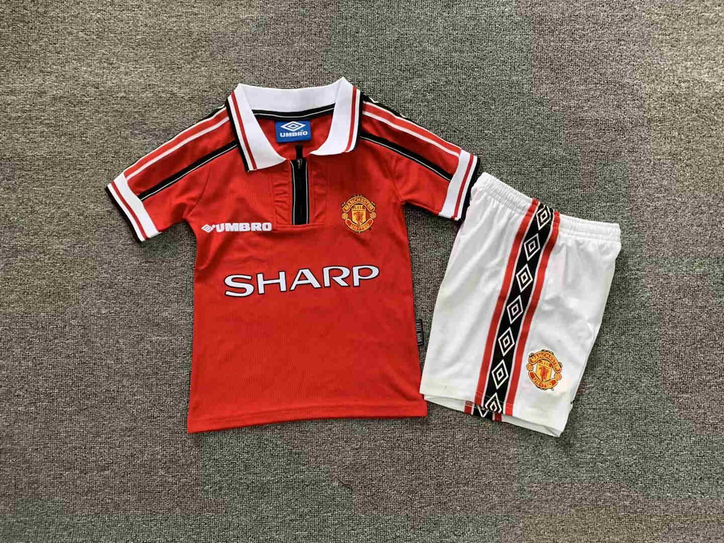 1998-1999 MANCHESTER UNITED  KIDS kit 