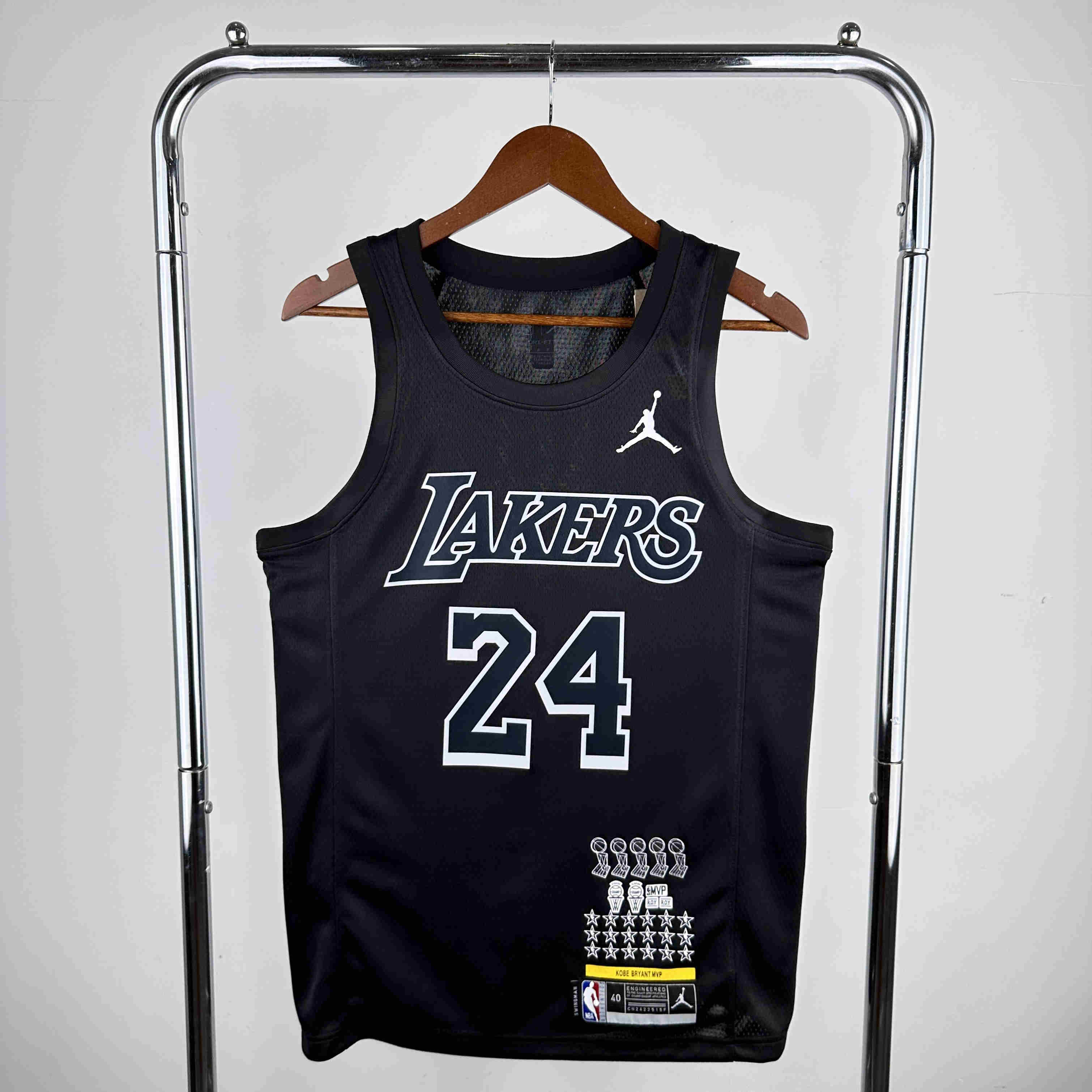 Los Angeles Lakers   NO.24