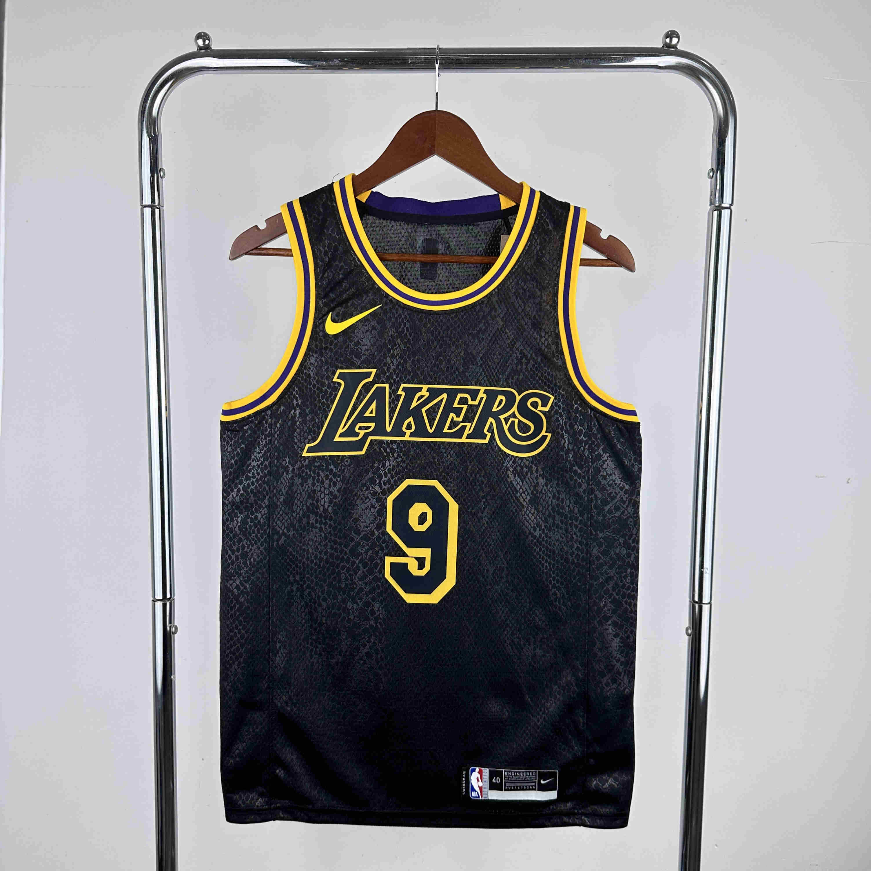 Los Angeles Lakers   NO.9