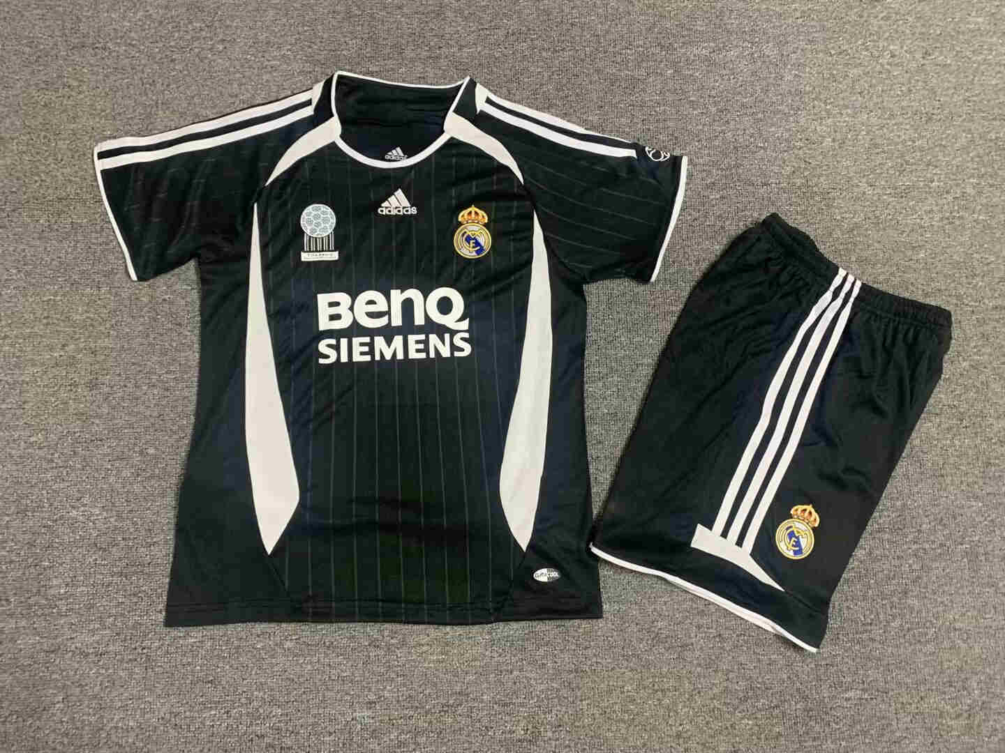   2006-2007 Real Madrid home  kids kit