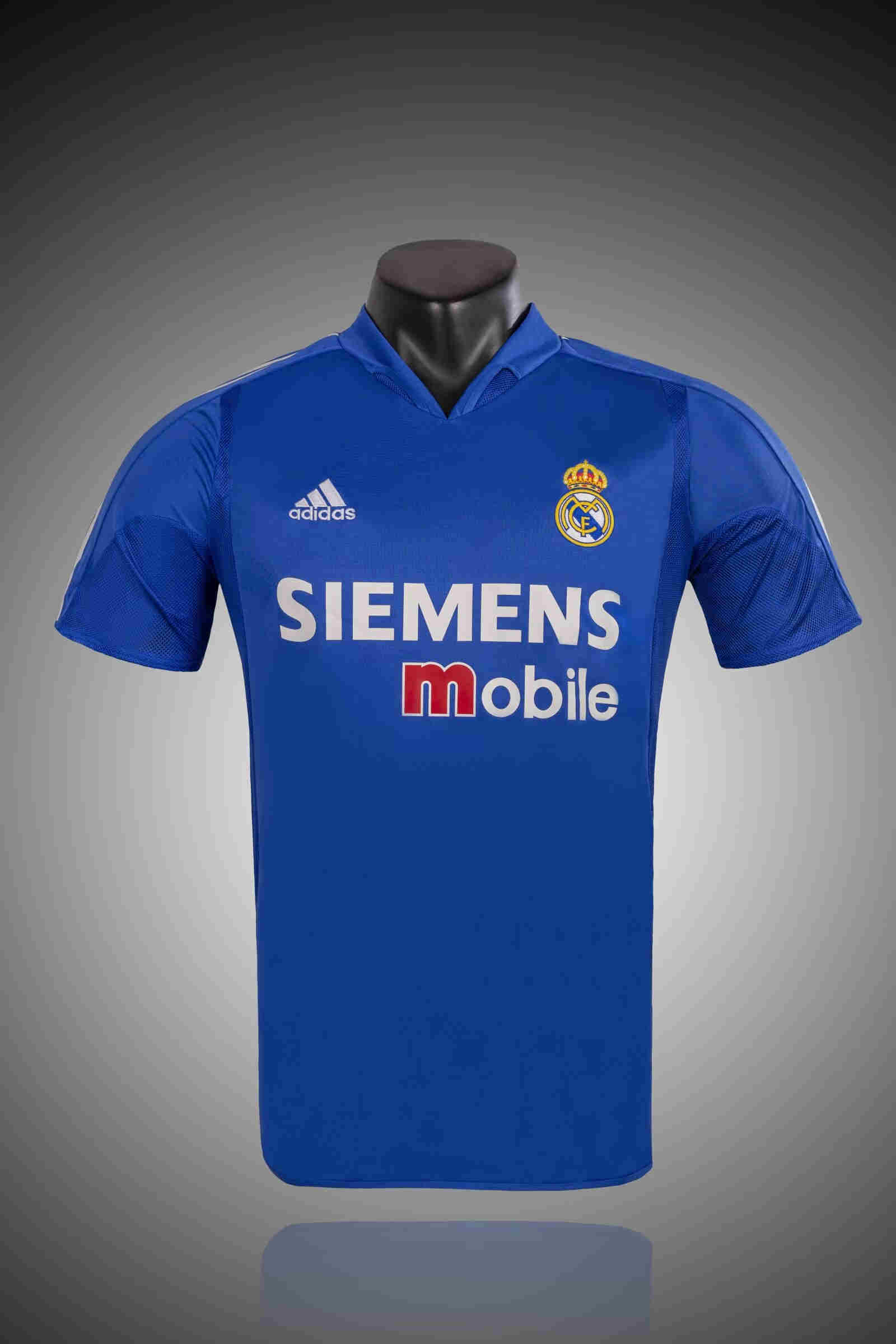 2004-2005  Real Madrid away retro