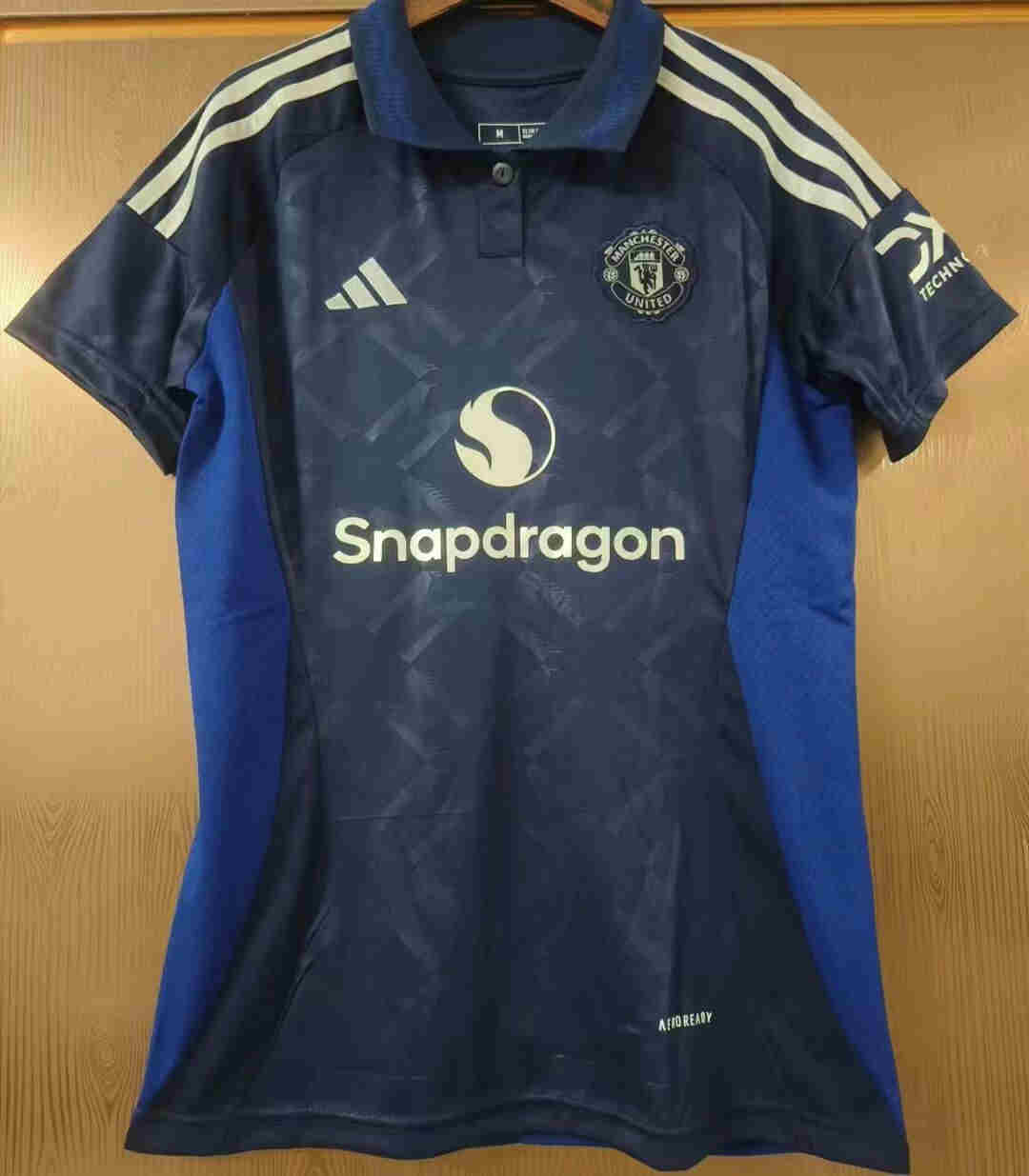 2024/2025 Manchester United   away  woman