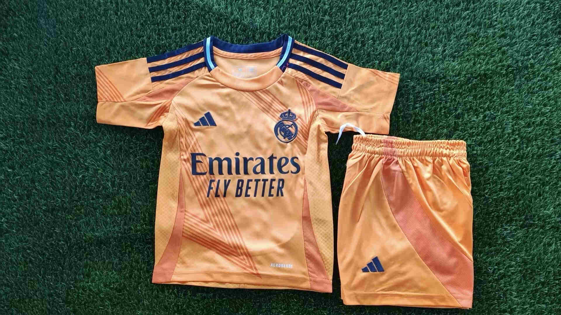 2024-20254  Real Madrid goalkeeper  kids kit